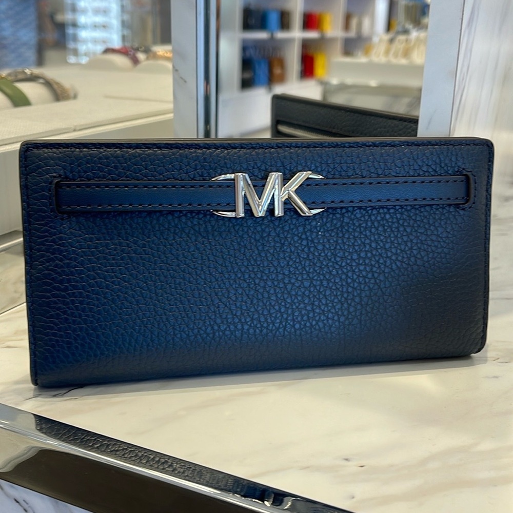 Michael Kors Reed Large Bifold Pebbled Leather Snap Wallet Card Case 
Navy 
NWT